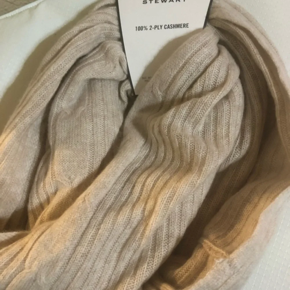Martha Stewart luxury 2-ply cashmere light tan infinity scarf new‎